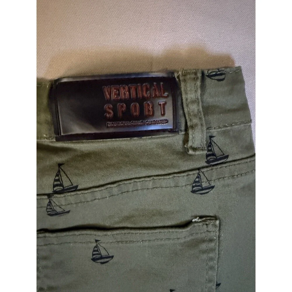 Vertical Sports Bermuda Shorts Men 36 Green Black Palm Tree Print Stretch Beachy